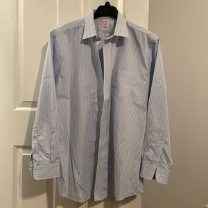 Men’s Brooks Brothers dress shirt. Size 17 1/2 35. Gently worn. No flaws.